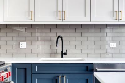Kitchen backsplash tiling